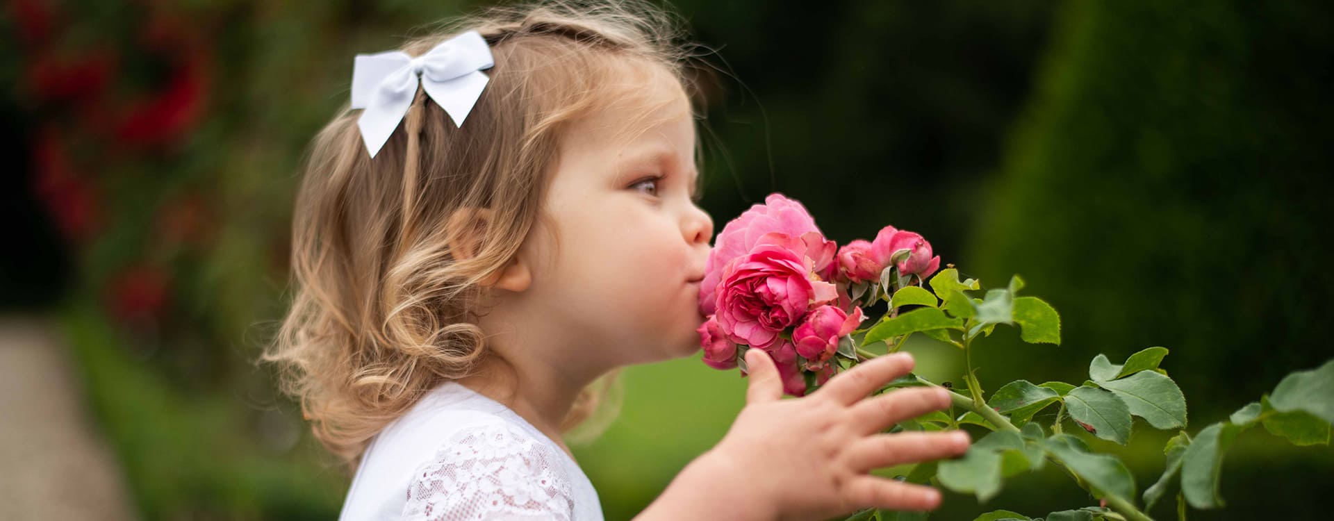 Pince cheveux petite fille avec un nœud en gros grain blanc. Boutique Fil de Légende à Paris, Neuilly-sur-Seine.