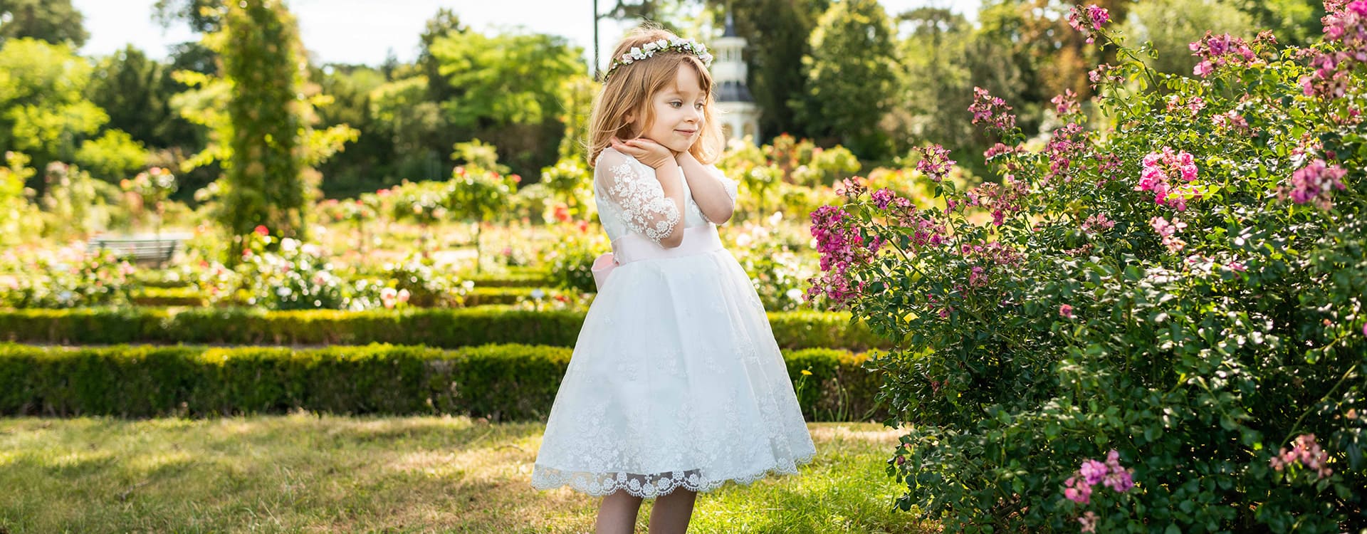 Robe de cérémonie fille en satin et tulle brodé italien. Modèle Lily. Boutique Fil de Légende à Paris, Neuilly-sur-Seine.