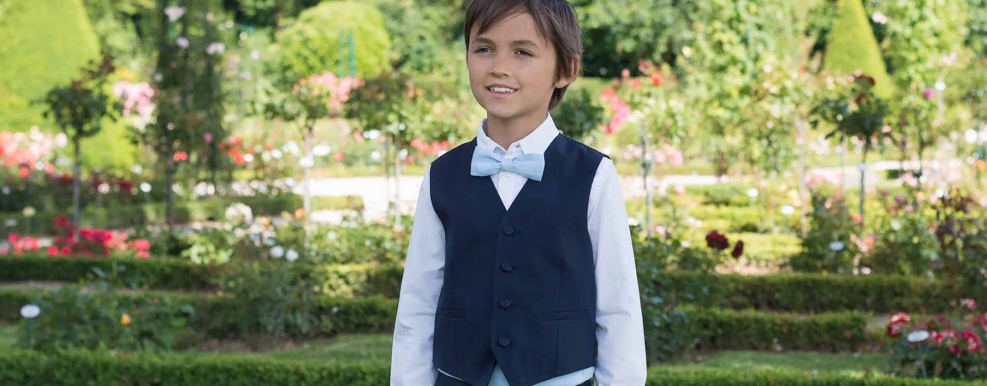 Ensemble cérémonie garçon en coton bleu marine. Boutique Fil de Légende à Paris, Neuilly-sur-Seine.