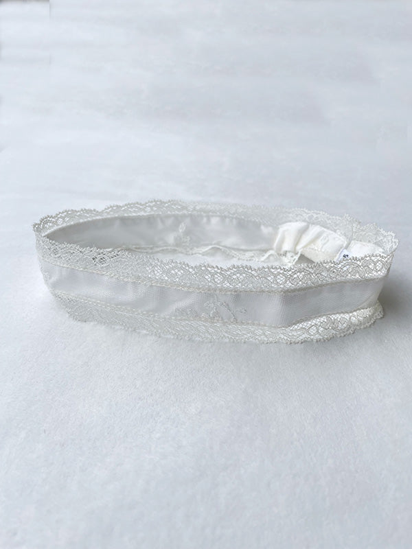 Bandeau cheveux cérémonie bébé fille en coton, tulle brodé et dentelle blanc cassé. A porter pour un baptême ou une cérémonie. Boutique Fil de Légende à Paris, Neuilly-sur-Seine.