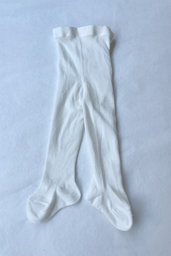 Collant épais en coton chaud blanc cassé pour bébé fille. Idéal à porter avec une robe de cérémonie bébé blanc cassé. Boutique Fil de Légende à Paris, Neuilly-sur-Seine