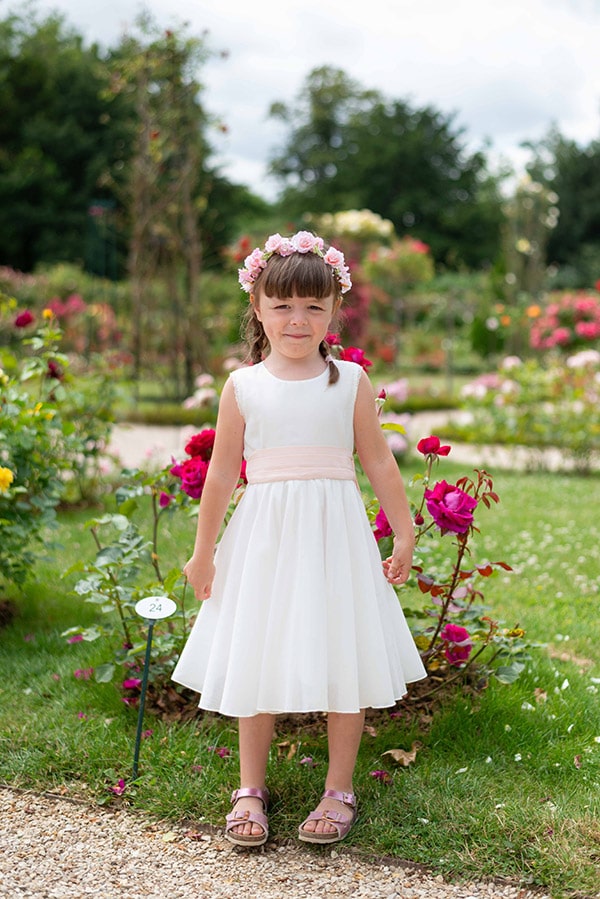 Couronne de fleurs roses artificielles pour petites filles à porter avec une robe de cérémonie pour enfant. Parfait pour sublimer une coiffure.