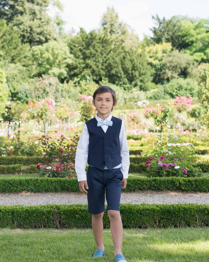 Gilet de cérémonie pour petits garçons en coton bleu marine. Boutique de vêtements de cérémonie pour enfants Fil de Légende à Paris, Neuilly-sur-Seine.
